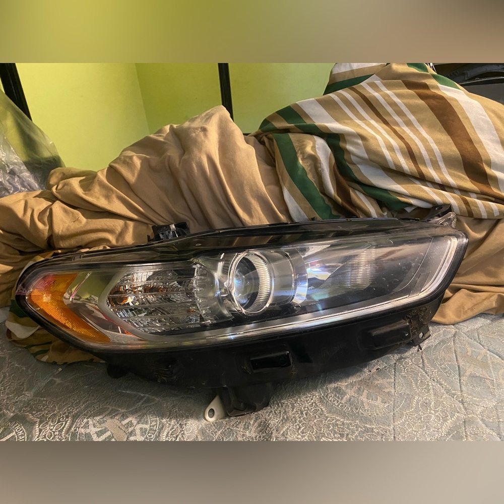 2013-2015 ford fusion right passenger side headlight